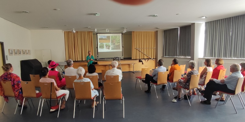 Annette Förster-Krechberger referierte über den Loki for Life e.V. in der Gemeinde St. Konrad in Stuttgart